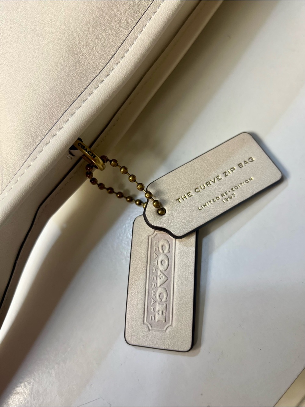 Coach Curve Zip in chalk - Picture 6 of 11